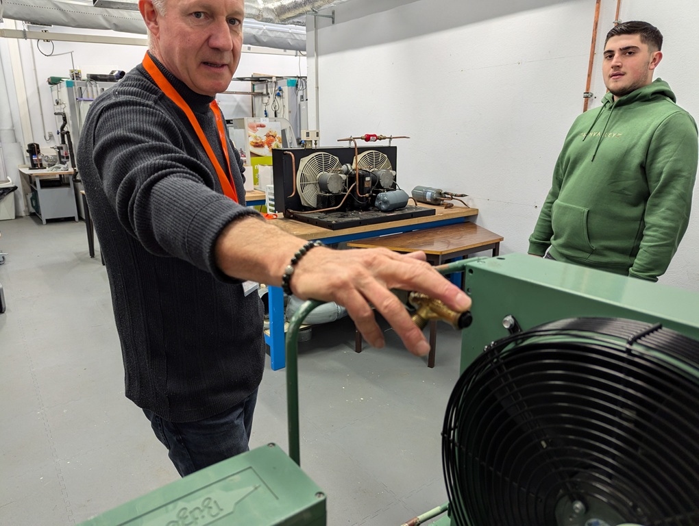 Porte ouvertes janvier 2025 au CFP Charmilles : visite du laboratoire chaud froid de SciencesTech