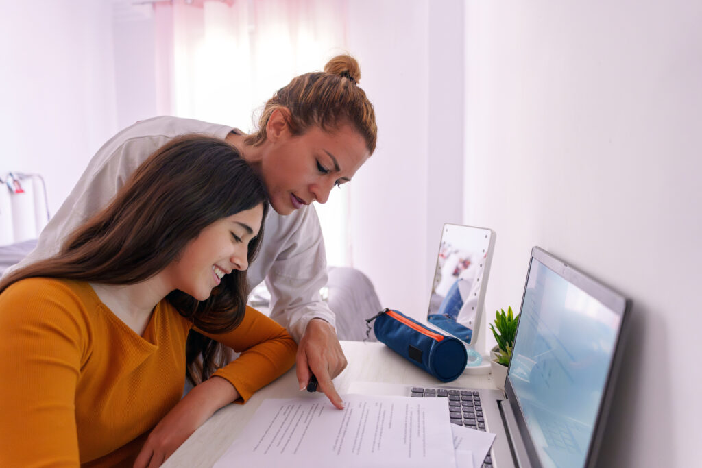 Parents : comment aider votre enfant à bien choisir ses études supérieures ?