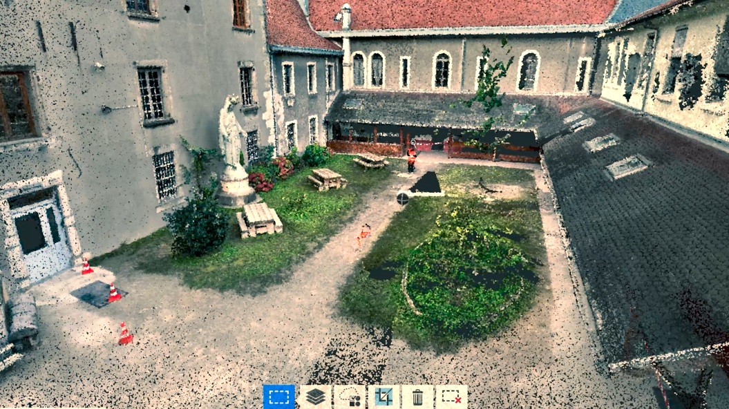 Durant ce Bachelor, tu apprends à gérer un projet complet de relevé 3D et de modélisation BIM, en assurant la coordination avec les différents intervenants. Tu prépares et planifies une mission de relevé sur le terrain, que ce soit par photogrammétrie ou scanner 3D, puis tu réalises toi-même les acquisitions.